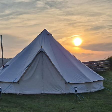 Beautiful 1-Bed Bell Tent In הוליהד מראה חיצוני תמונה