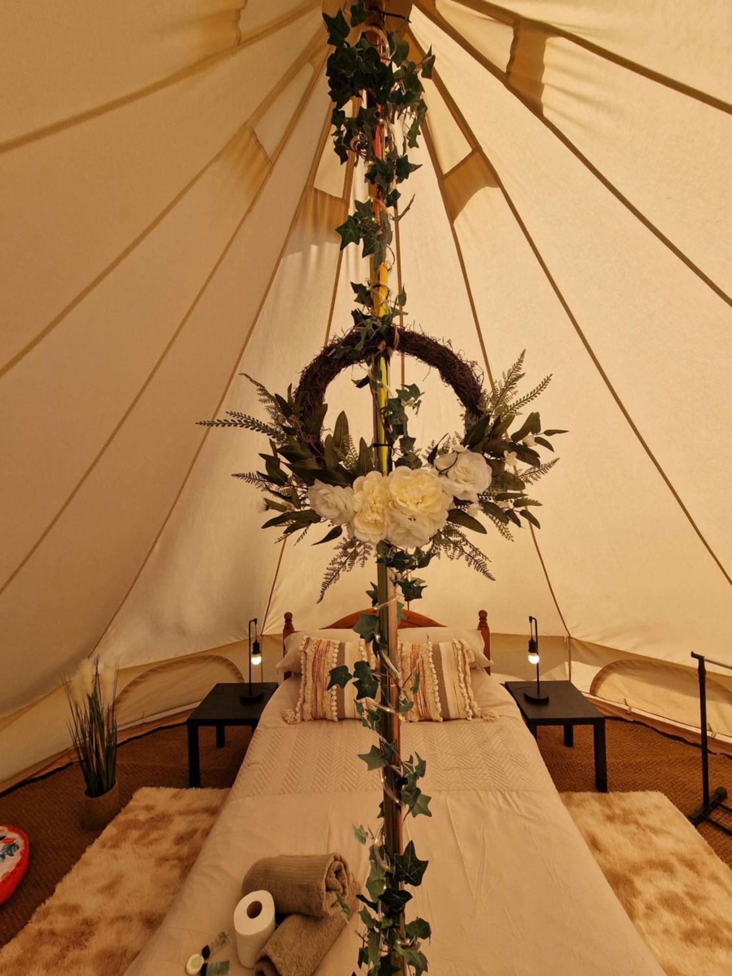 Beautiful 1-Bed Bell Tent In הוליהד מראה חיצוני תמונה