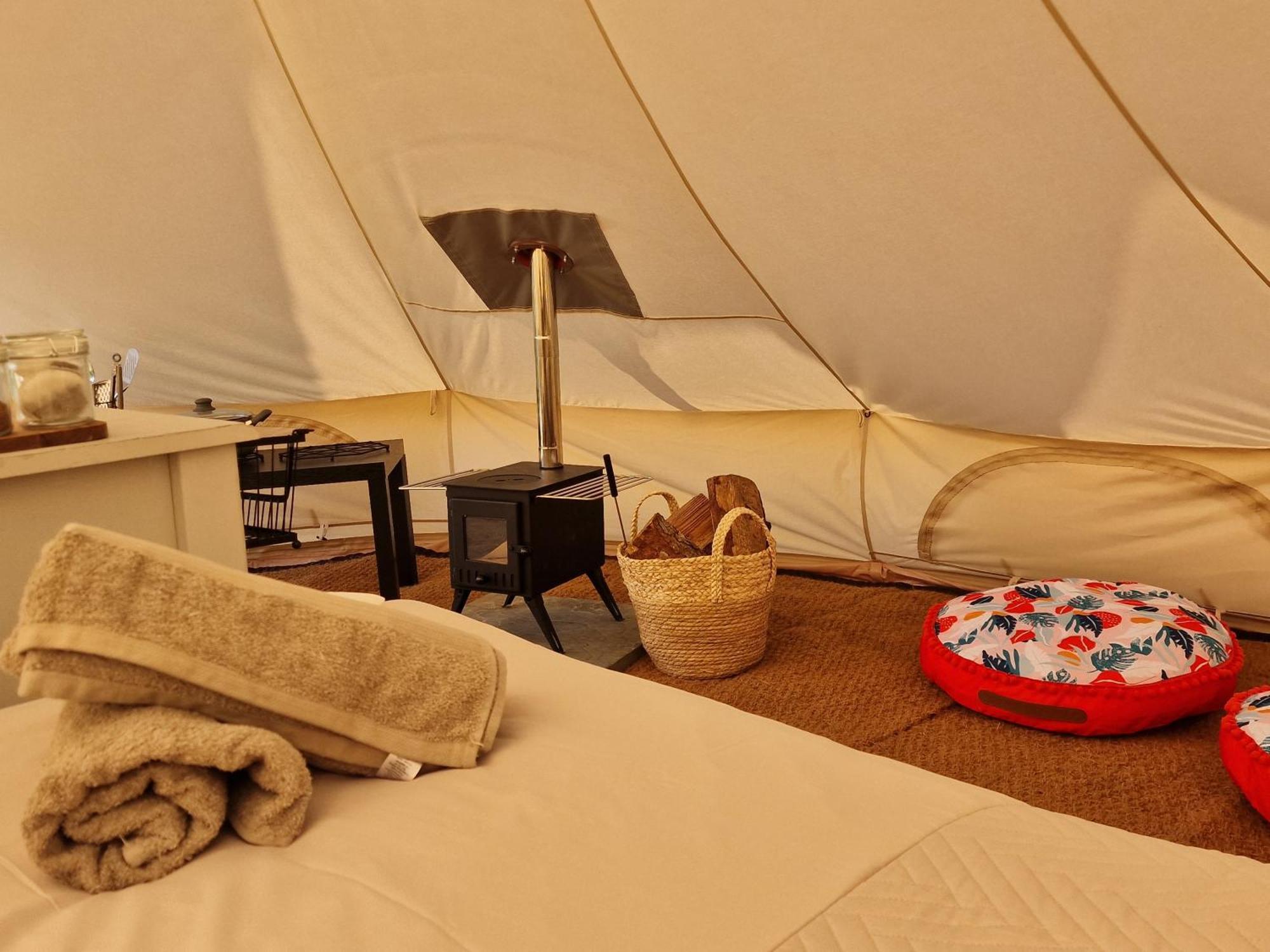 Beautiful 1-Bed Bell Tent In הוליהד מראה חיצוני תמונה